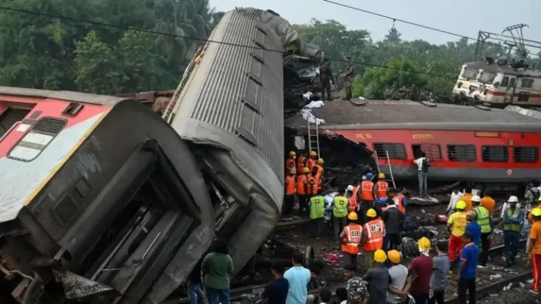 In ka Badan 30 Ruux oo ku Dhimatay Shil ka Dhacay Hindiya.